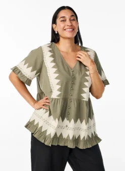 Kurze Bluse mit Rüschen und Grafikmuster