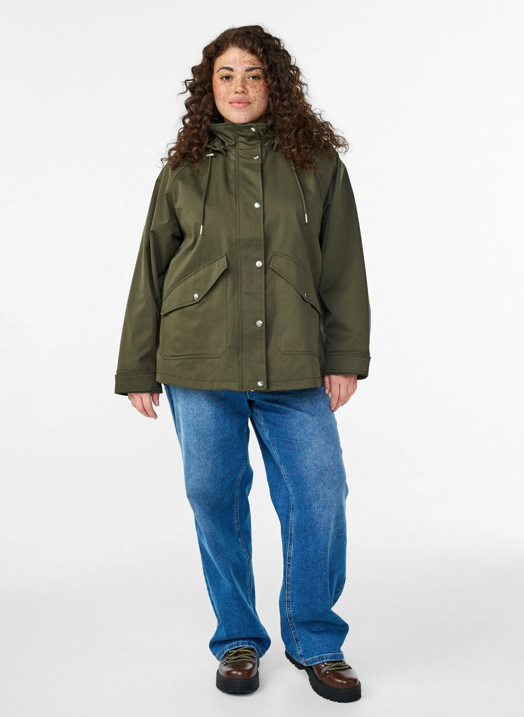 Kurze Frühlingsjacke mit abnehmbarer Kapuze