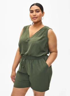 Kurze Hose mit Taschen und elastischem Bund