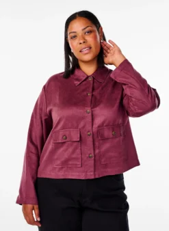 Kurze Jacke aus Wildlederimitat mit Taschen