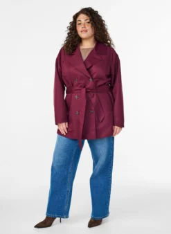 Kurzer Trenchcoat mit Gürtel