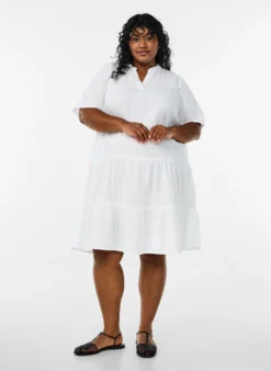 Kurzes A-Linien-Kleid aus Baumwollmusselin