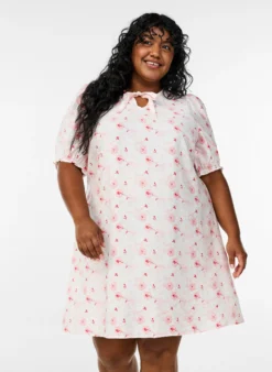 Kurzes A-Linien-Kleid mit geblümtem Print