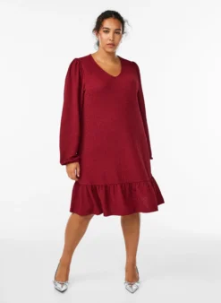 Kurzes, gemustertes Kleid mit Rüschen am Saum