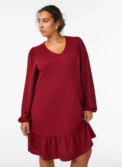 Kurzes, gemustertes Kleid mit Rüschen am Saum