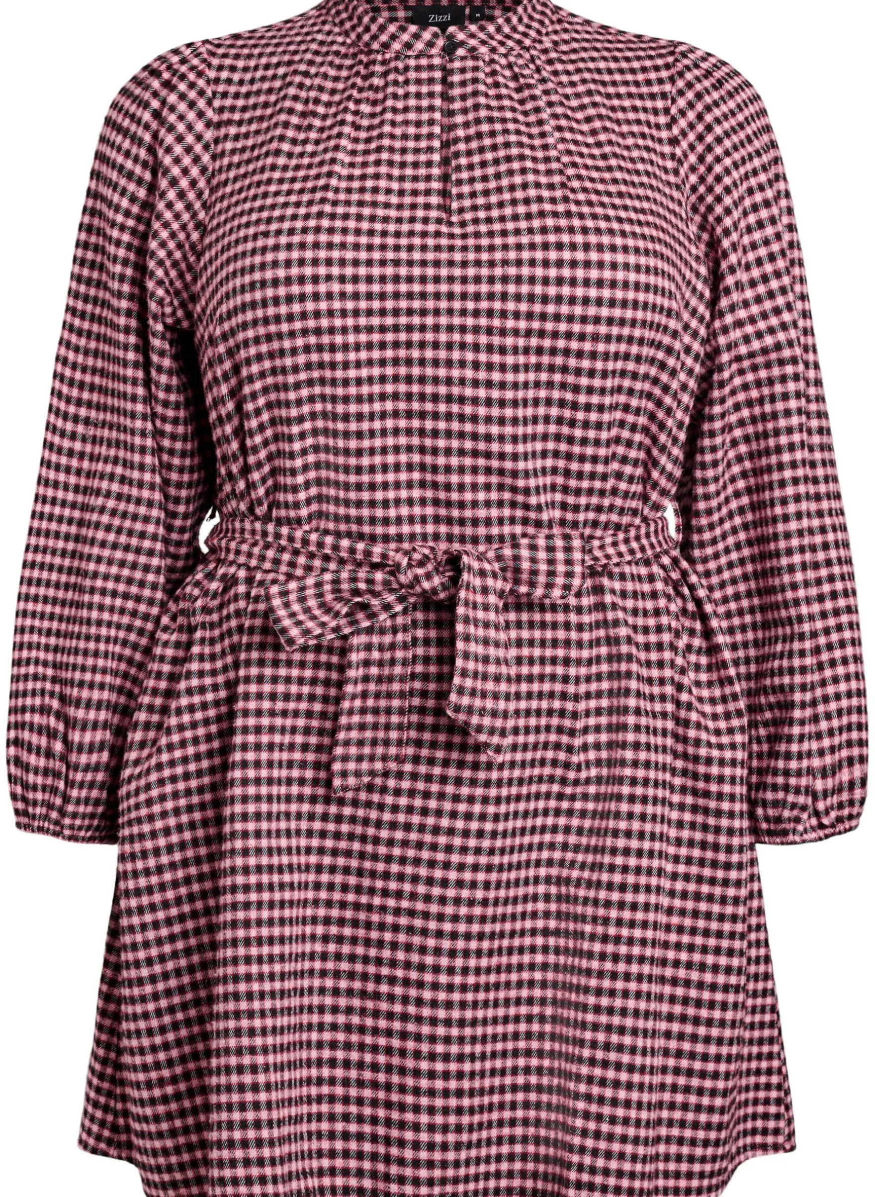 Kurzes kariertes Kleid mit Bindegürtel