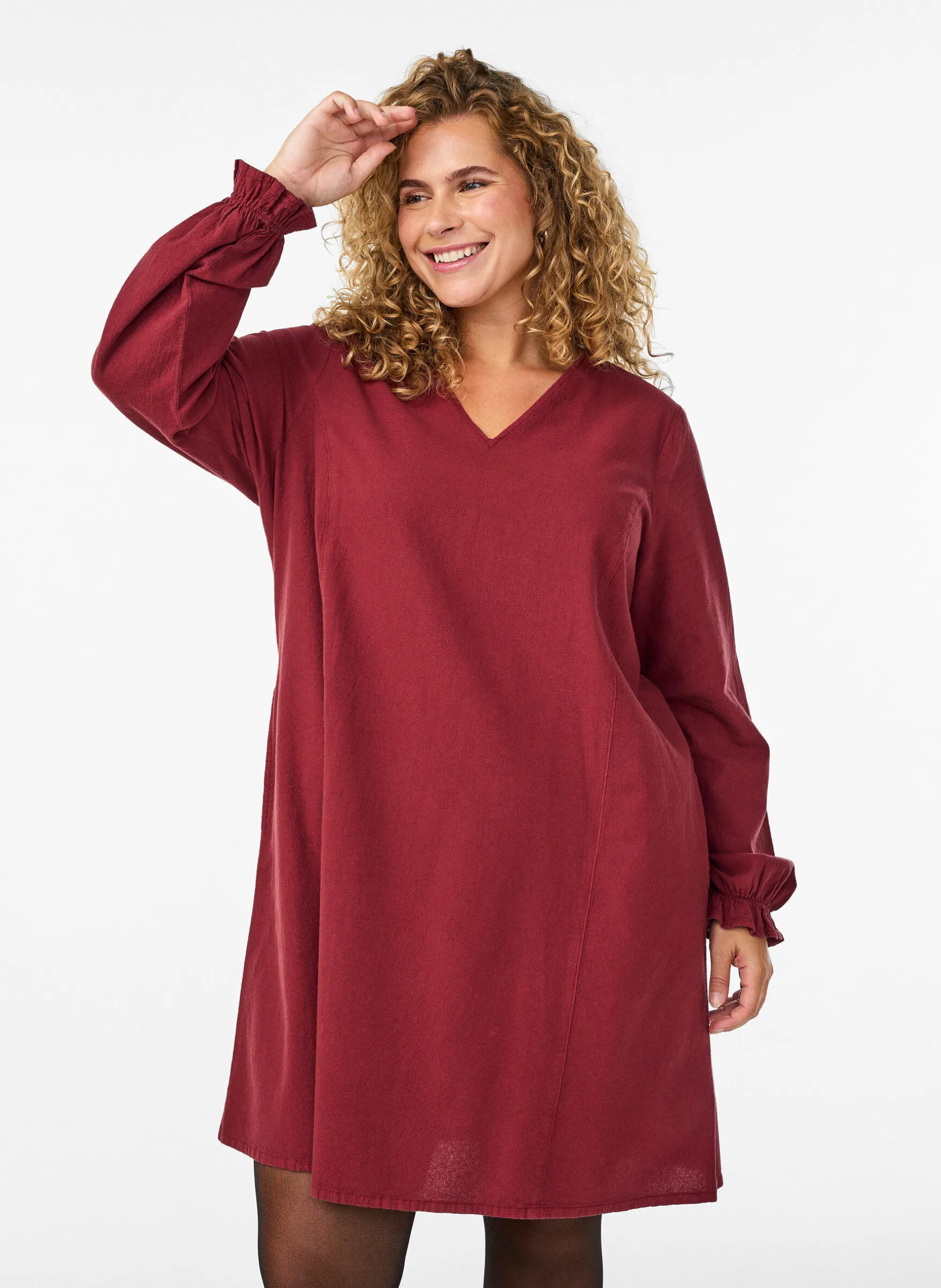 Kurzes Kleid aus Baumwolle mit V-Ausschnitt