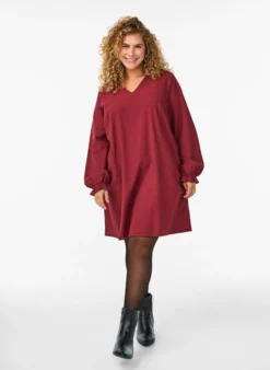 Kurzes Kleid aus Baumwolle mit V-Ausschnitt