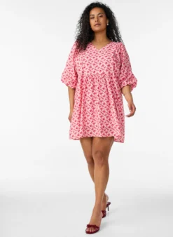 Kurzes Kleid aus Viskose mit Empire-Schnitt und Ballonärmeln