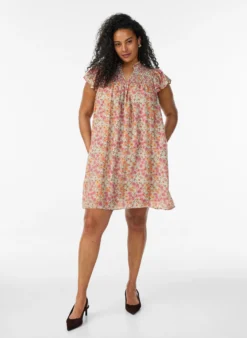 Kurzes Kleid aus Viskose mit Smock und Blumenprint