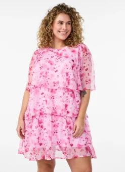 Kurzes Kleid in Chiffon-Optik mit Blumenprint und Volantlagen