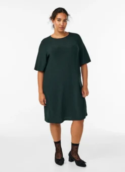 Kurzes Kleid mit Glitzermuster