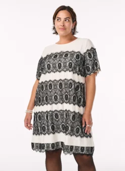 Kurzes Kleid mit kontrastfarbenen Spitzeneinsätzen