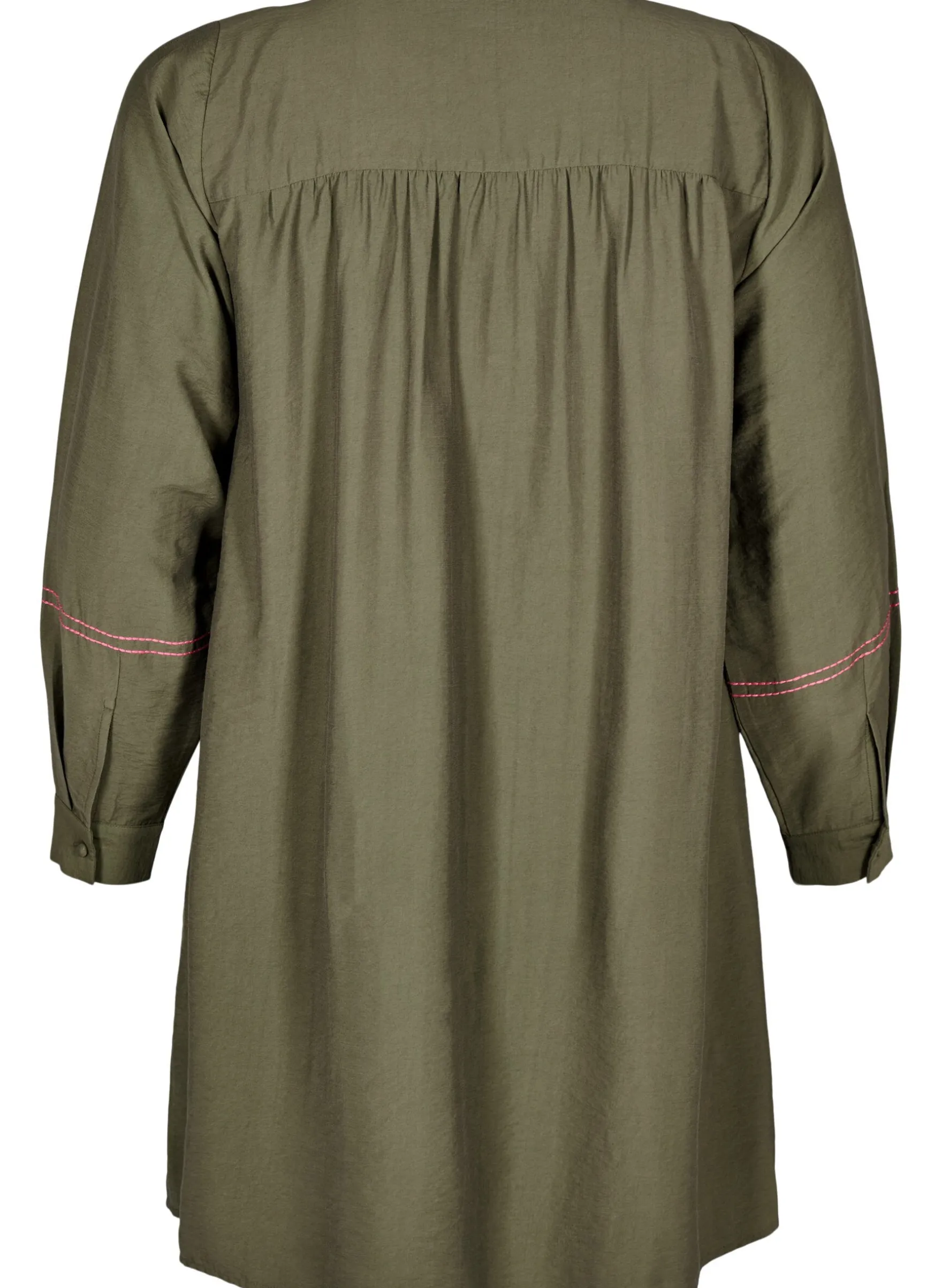 Kurzes Kleid mit kontrastierender Stickerei