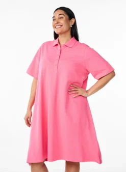 Kurzes Polokleid im A-Linien-Schnitt