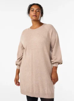 Kurzes Strickkleid mit Raglanärmeln