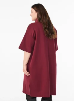 Kurzes Sweatshirtkleid mit hohem Kragen und Reißverschluss