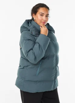 Kurze Steppjacke mit abnehmbarer Kapuze