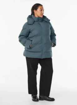 Kurze Steppjacke mit abnehmbarer Kapuze