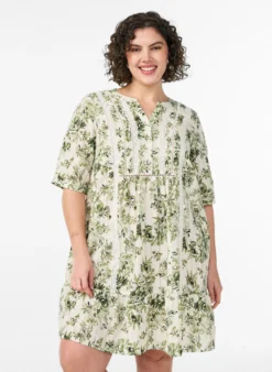 Kurzes Viskosekleid mit Spitzenbesatz und A-Linien-Schnitt