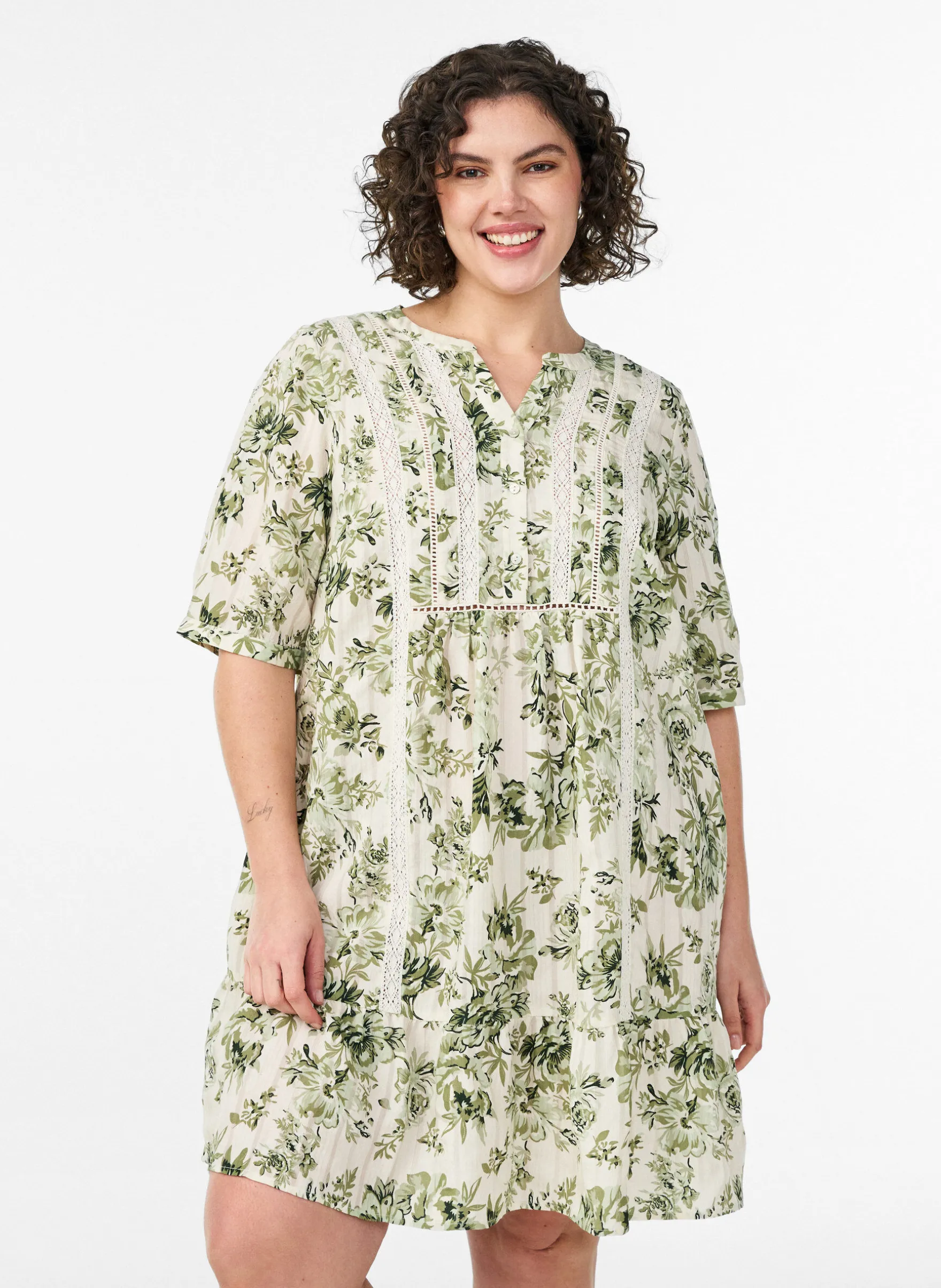 Kurzes Viskosekleid mit Spitzenbesatz und A-Linien-Schnitt