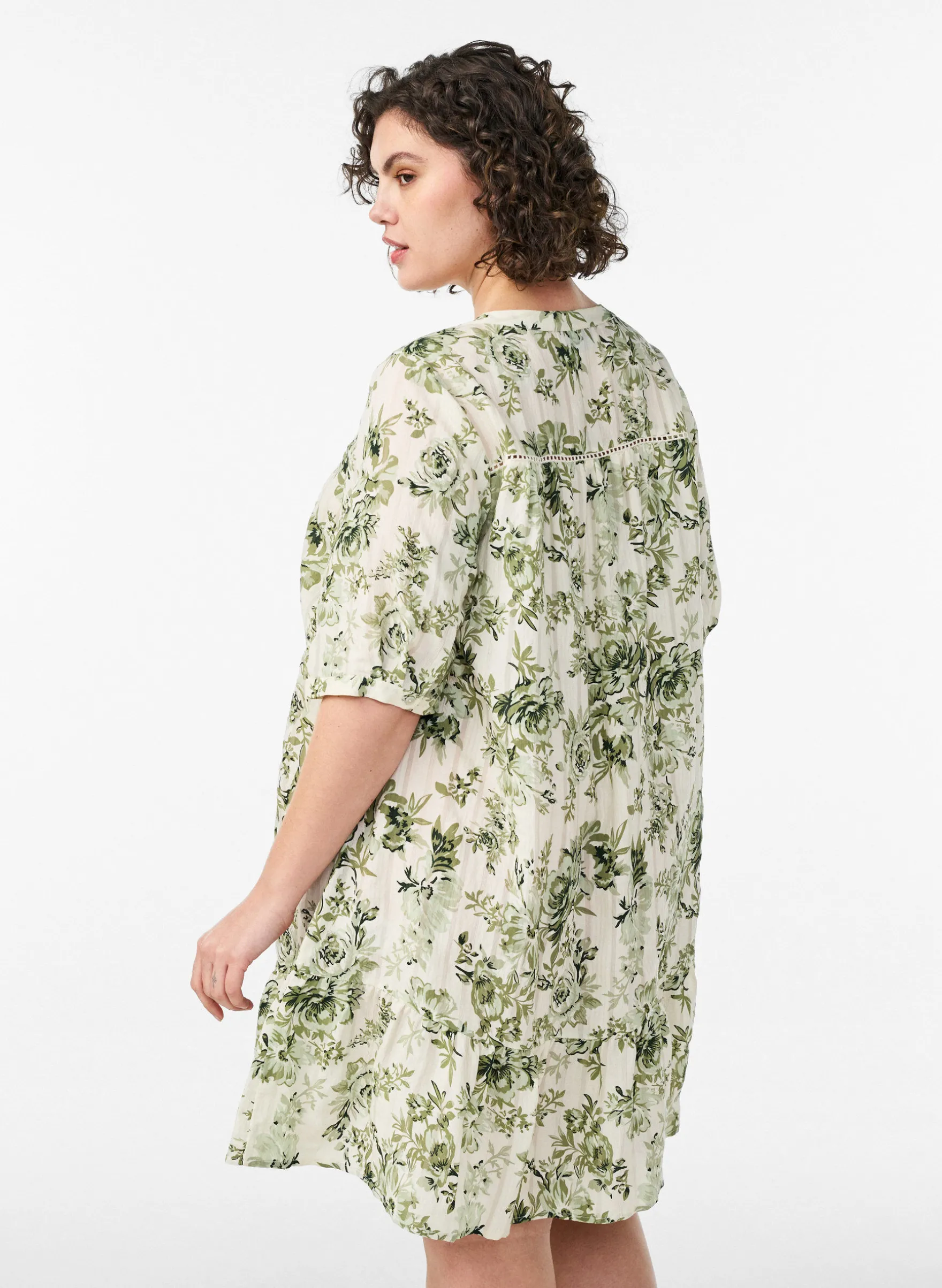 Kurzes Viskosekleid mit Spitzenbesatz und A-Linien-Schnitt