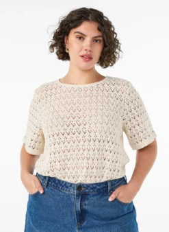 Kurzärmelige Bluse mit Lochstickerei
