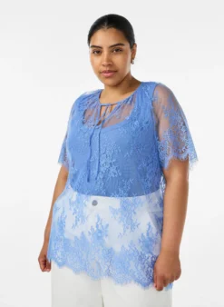 Kurzärmelige Spitzenbluse mit Bindeband