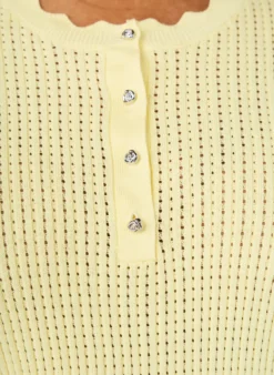 Kurzärmelige Strickbluse mit Lochmuster und Wellenkanten