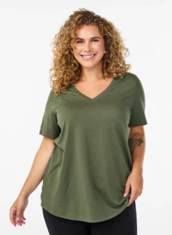 Kurzärmeliges T-Shirt mit V-Ausschnitt