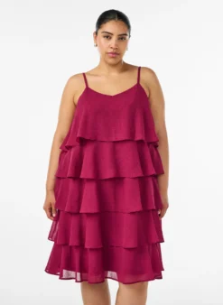 Lagenkleid mit Rüschen und Spaghettiträgern