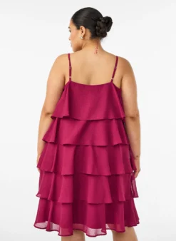 Lagenkleid mit Rüschen und Spaghettiträgern