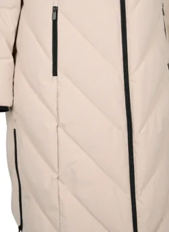 Langer Wintermantel mit Hakenverschlüssen und Kunstfellkragen