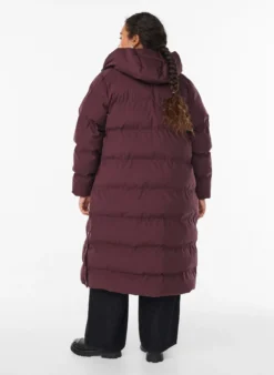 Langer Winter-Steppmantel mit Kapuze
