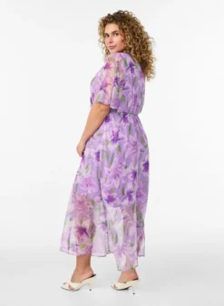 Langes Chiffonkleid mit geblümtem Print und kurzen Ärmeln