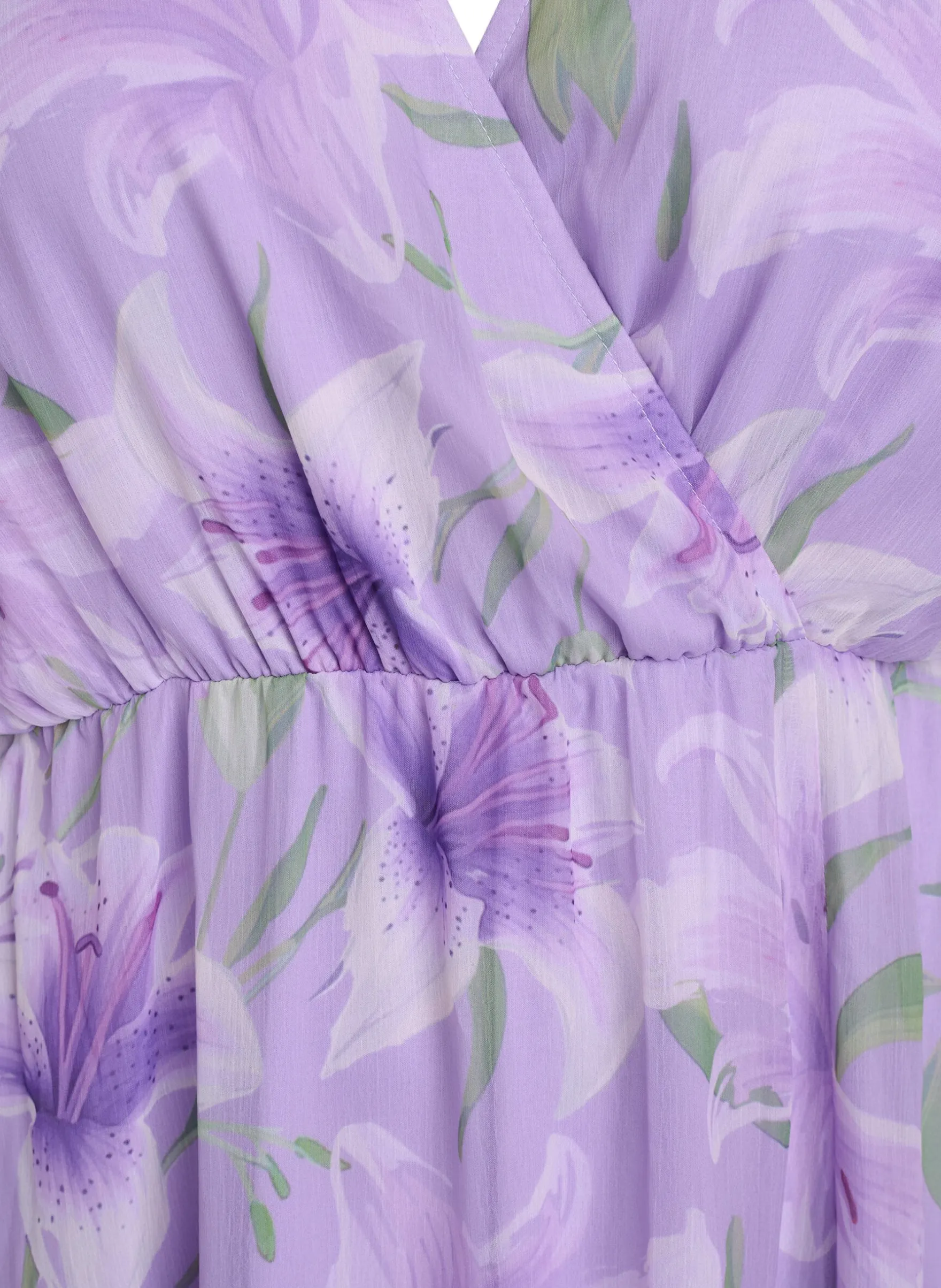 Langes Chiffonkleid mit geblümtem Print und kurzen Ärmeln