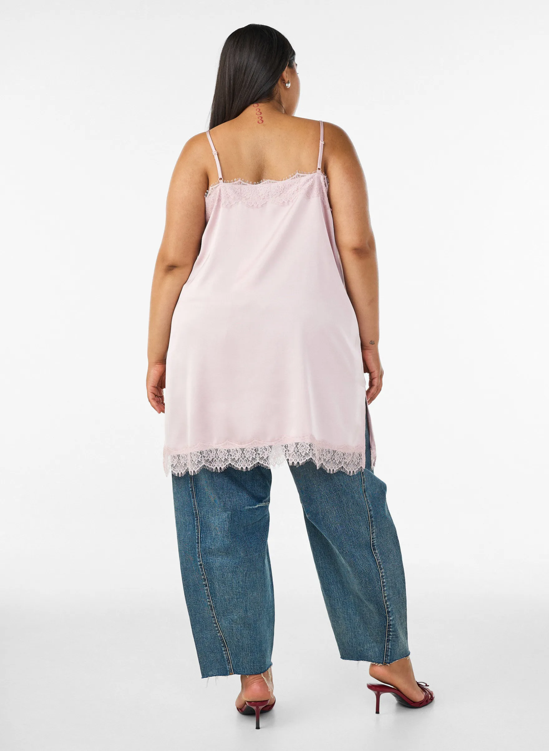 Langes Top aus Satin mit Spitzen