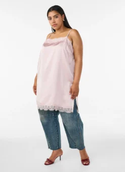 Langes Top aus Satin mit Spitzen