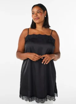 Langes Top aus Satin mit Spitzen