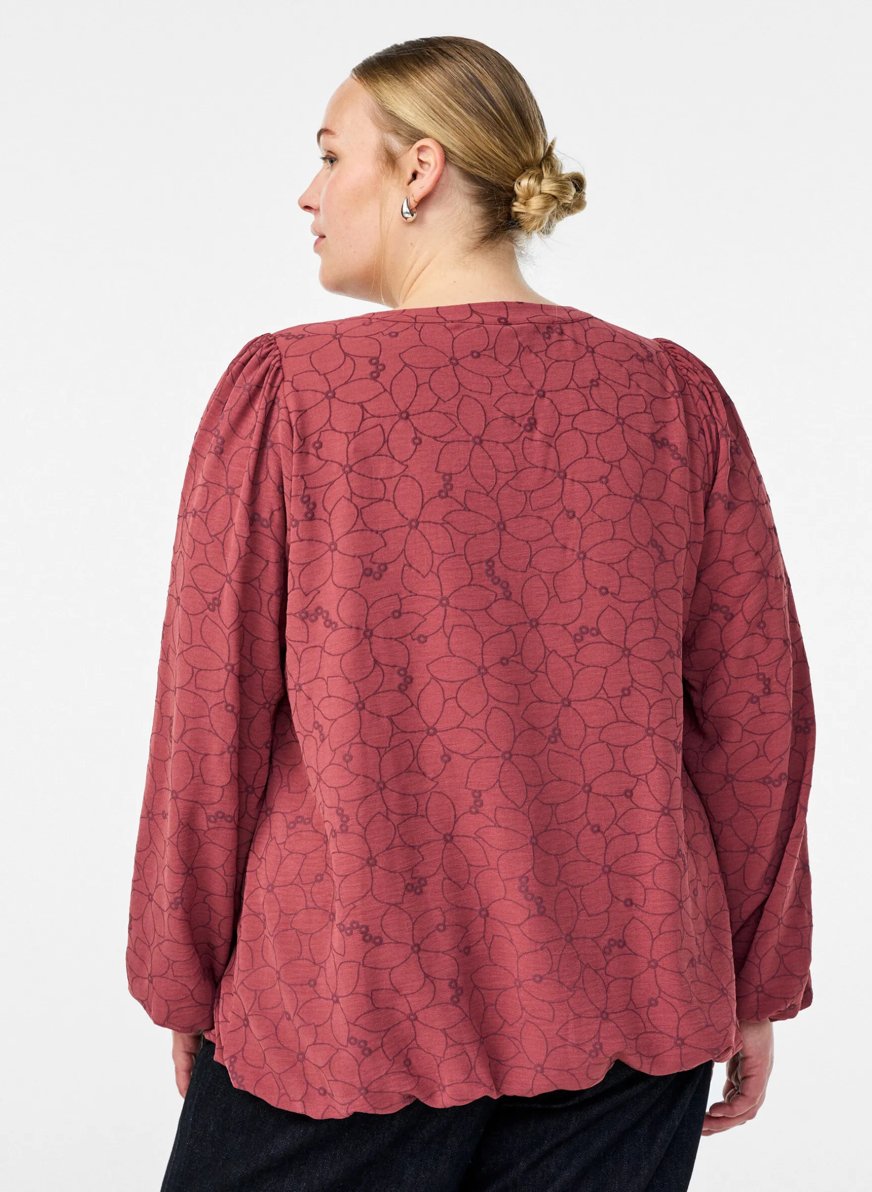 Langärmelige Bluse mit Blumenstickerei