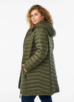 Leichte Jacke mit Taschen und abnehmbarer Kapuze