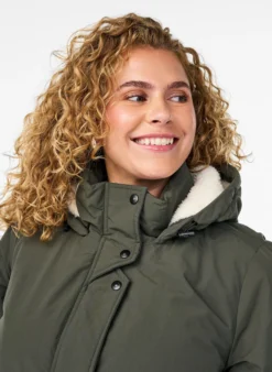 Leichter, gepolsterter Parka mit teddygefütterter Kapuze