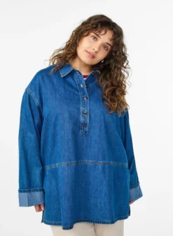 Lockere Bluse aus Denim mit Kragen und Knopfleiste
