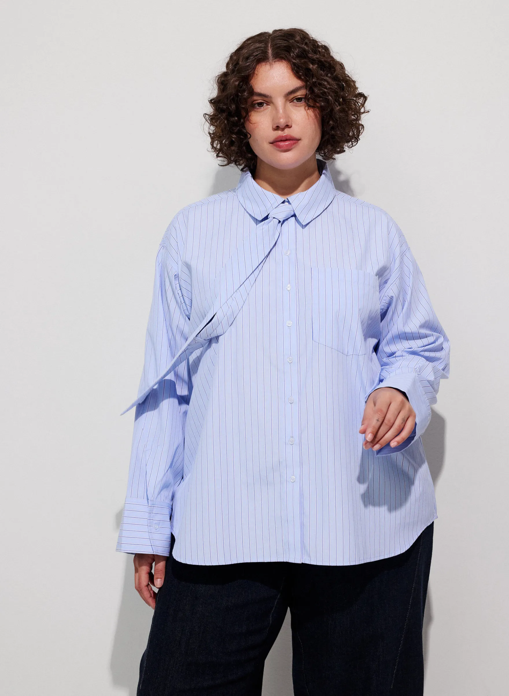 Lockere Bluse mit Bindeband