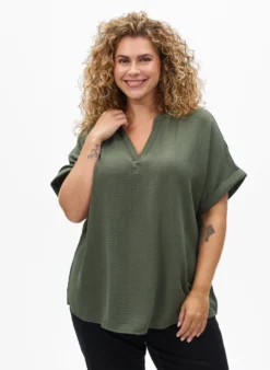 Lockere Bluse mit kurzen Ärmeln