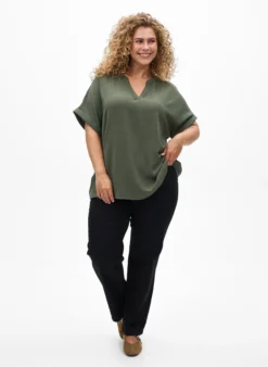 Lockere Bluse mit kurzen Ärmeln