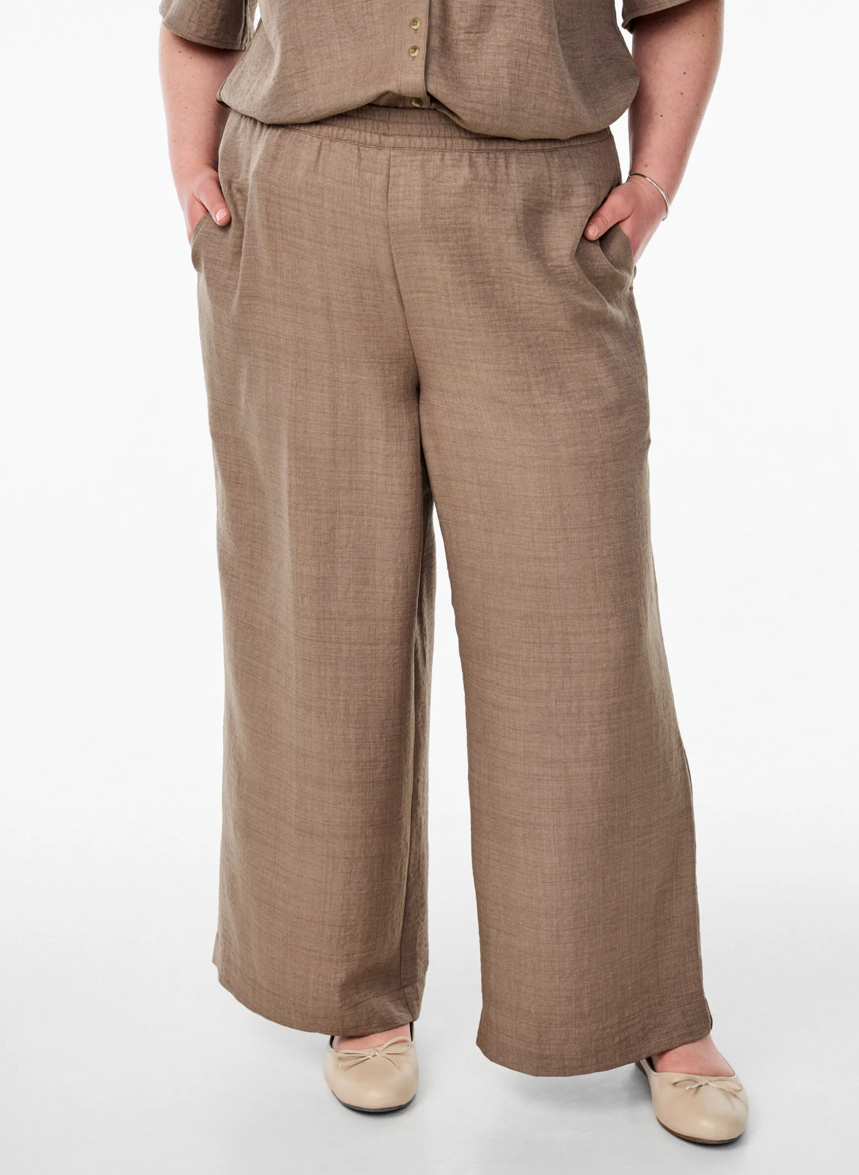 Lockere Hose mit elastischem Bund und Taschen