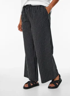 Lockere Hose mit hohem Bund und Taschen