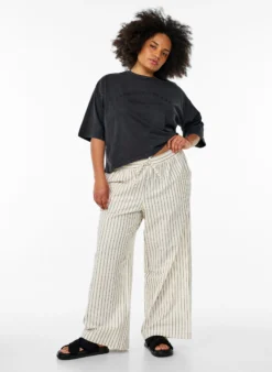 Lockere Hose mit hohem Bund und Taschen