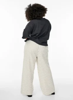 Lockere Hose mit hohem Bund und Taschen